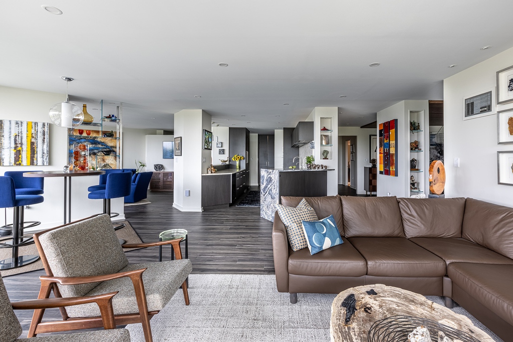 AtHomeWithBOWA's tweet photo. With this whole-condo renovation, each small detail reflects the distinguished character of the homeowners.

📸 - Nova Soul Imagery

https://t.co/yG5W8GZMN5 https://t.co/cgRPTwVsw2
