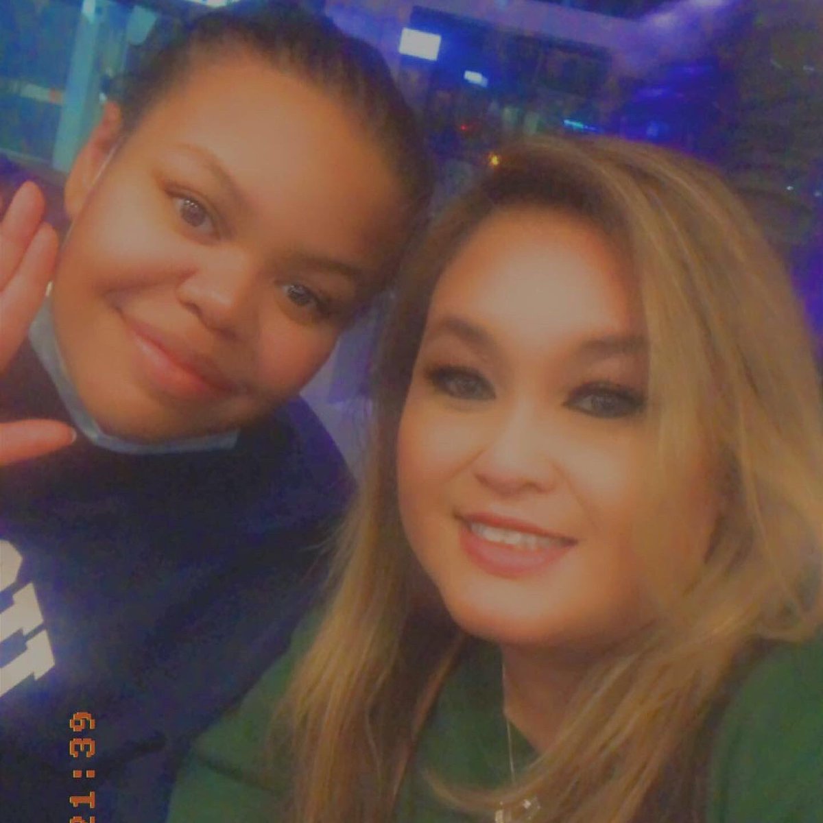 happyl__4's tweet photo. Bye Bye LA✈️♥️✌🏼 Love it every time I’m here! Enjoyed the last few days with some great friends😁Still little longer to go before I get home🙃 #byela #homesweethome #funtimes #withmygirls #friends #btsarmy #fun #losangeles #bts #sofistadium #saturdayvibes #travel #funwithfriends https://t.co/1fuqC0XXbZ