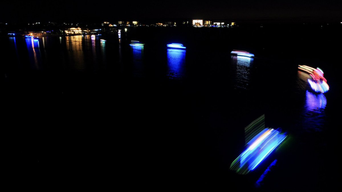 🎅 Dozens of boats were all decked out for the 33rd Annual Fort Myers Beach Christmas Parade! 

There’s not too many better ways to ring in the holiday season! 🎄