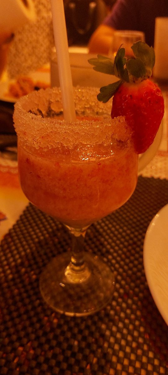 priscilareinal2's tweet photo. Tomando uma com minha tribo! #sabadou https://t.co/3gtGEPgdoe