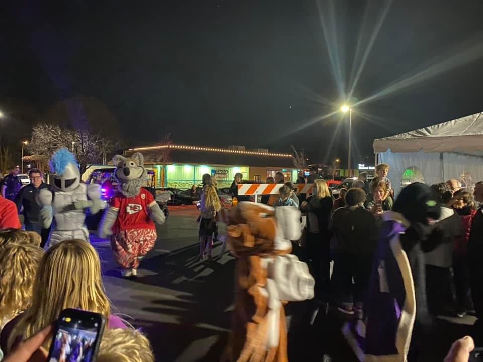 ColeforPV's tweet photo. Forgot to post here about the gorgeous Mayor’s Tree! Such a great night in Corinth Square on Tuesday celebrating the holidays with our friends and neighbors - and some special guests too! 🎅 https://t.co/HCy0Iy4ToC