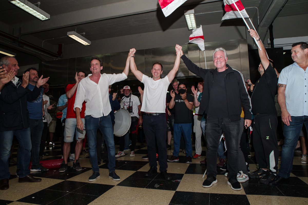 Gracias a todos los socios y socias que vinieron a votar, vamos a continuar dejando todo por el Club! A seguir creciendo, a seguir creyendo y a seguir ganando! Todos unidos, vamos por más River!!!