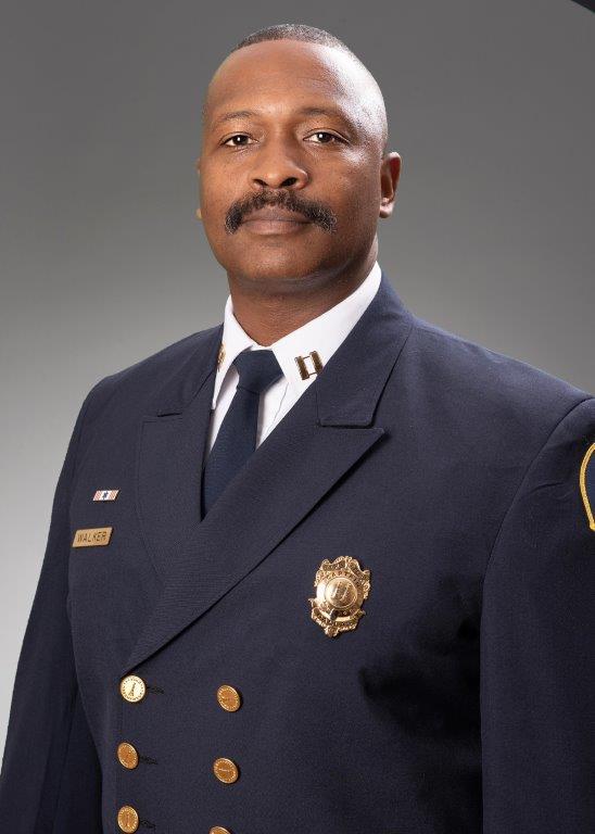 DallasFireRes_q's tweet photo. Congratulations to Captain #JuliusWalker on being chosen to receive the #HenryMajors Community Service Award at the 2021 @dfdawards show! #dfdawards https://t.co/hP7K9VEuOo