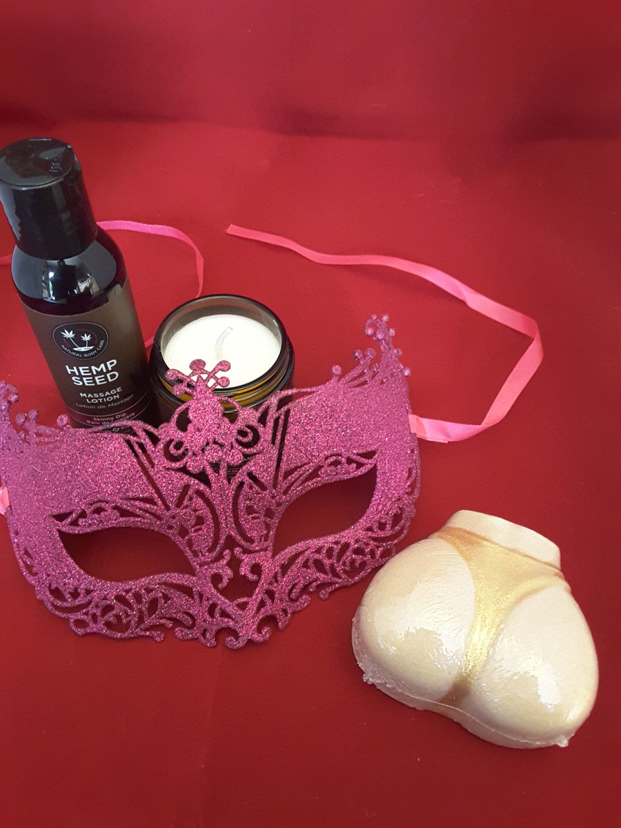 IntimatePlayBox's tweet image. 