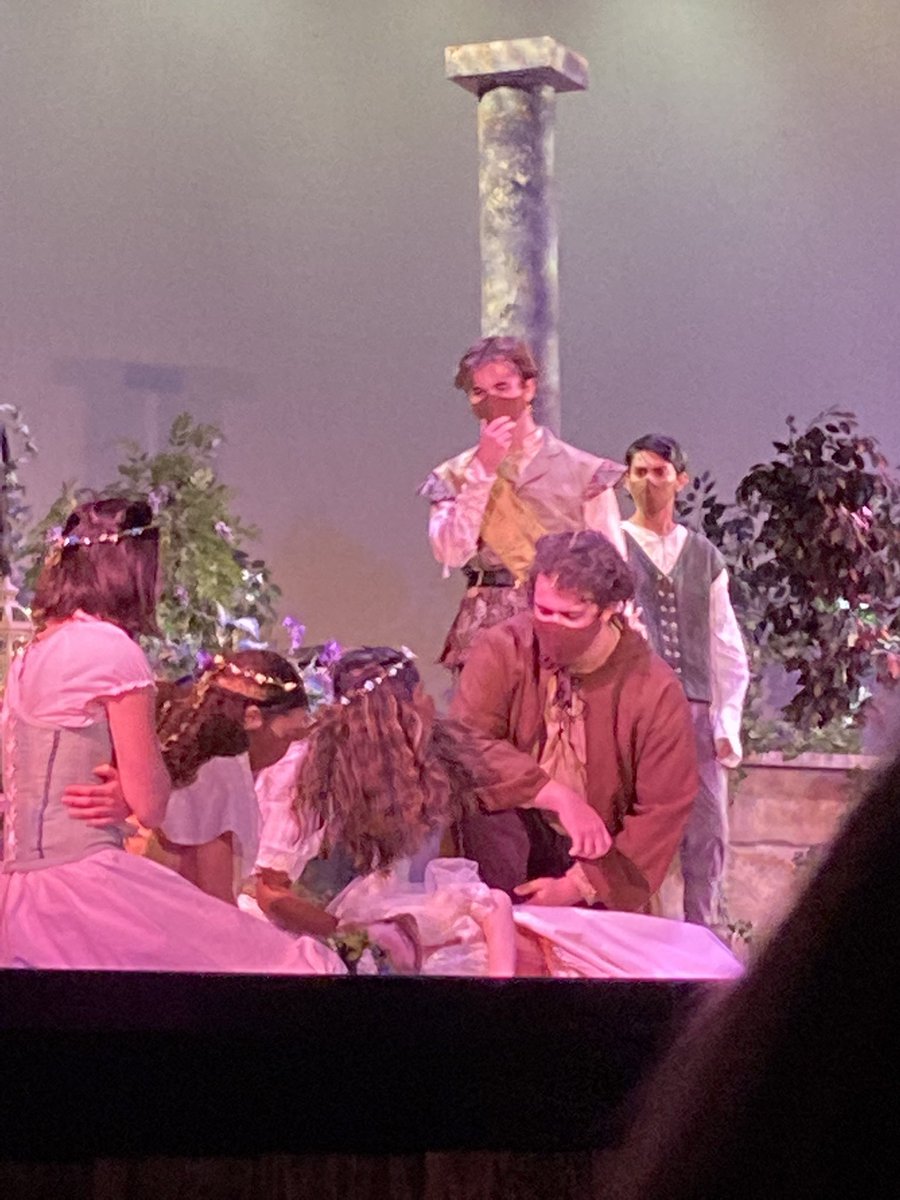 ZoeACarlo's tweet photo. even benedict’s in shock rn #pamemefest2122 https://t.co/TyFiPczJEj