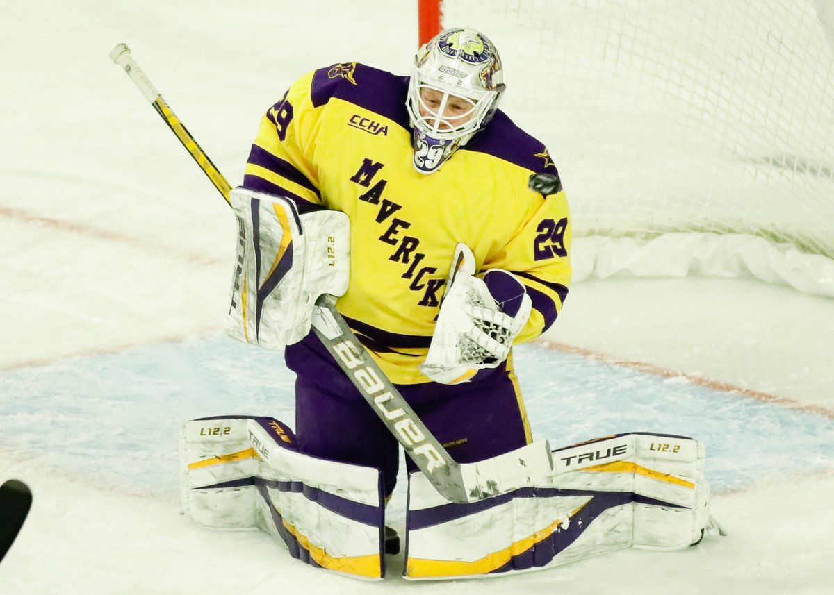 The Mavericks hold a one goal lead heading into the third period