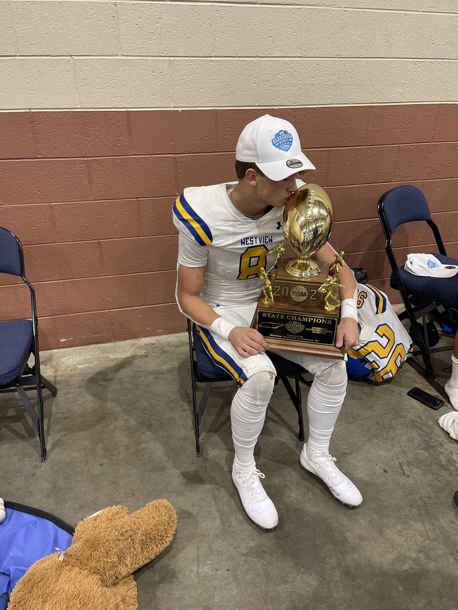 drew_shanklin's tweet photo. STATE CHAMPS BABYYYYY!!!! 55-14 #state #champs21 14-1 season. https://t.co/DMNn3UfQZF