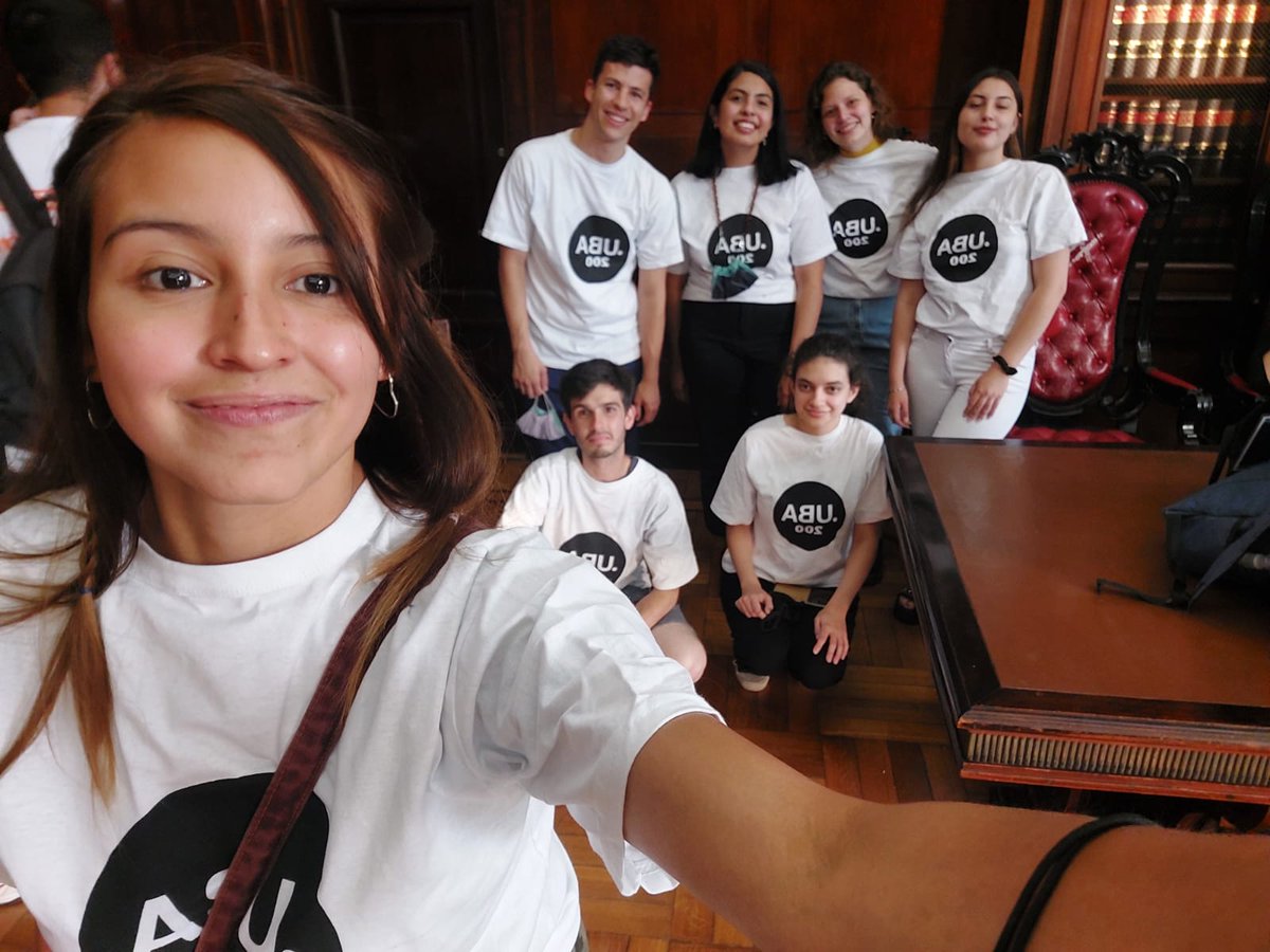 MUNAP_OFICIAL's tweet photo. UBA200

Hoy compañerxs de @LaUes_Sociales Presidencia del CECSo junto a la FUBA estuvieron presentes entregando diplomas a los estudiantes que participaron de los voluntariados durante los 18 meses  de pandemia y a los artista que participaron del  @UBA200Concierto 
#UBA200 https://t.co/VkHLfHWS6d