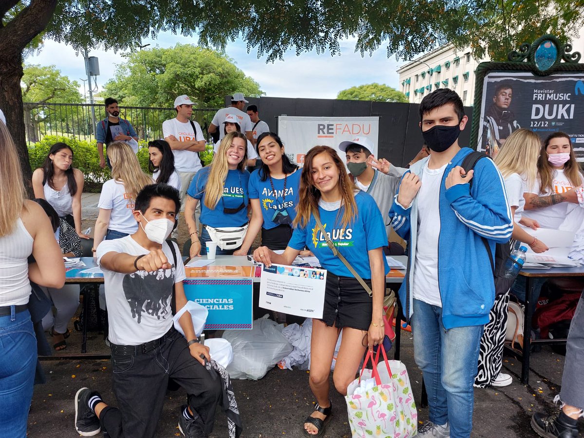 MUNAP_OFICIAL's tweet photo. UBA200

Hoy compañerxs de @LaUes_Sociales Presidencia del CECSo junto a la FUBA estuvieron presentes entregando diplomas a los estudiantes que participaron de los voluntariados durante los 18 meses  de pandemia y a los artista que participaron del  @UBA200Concierto 
#UBA200 https://t.co/VkHLfHWS6d