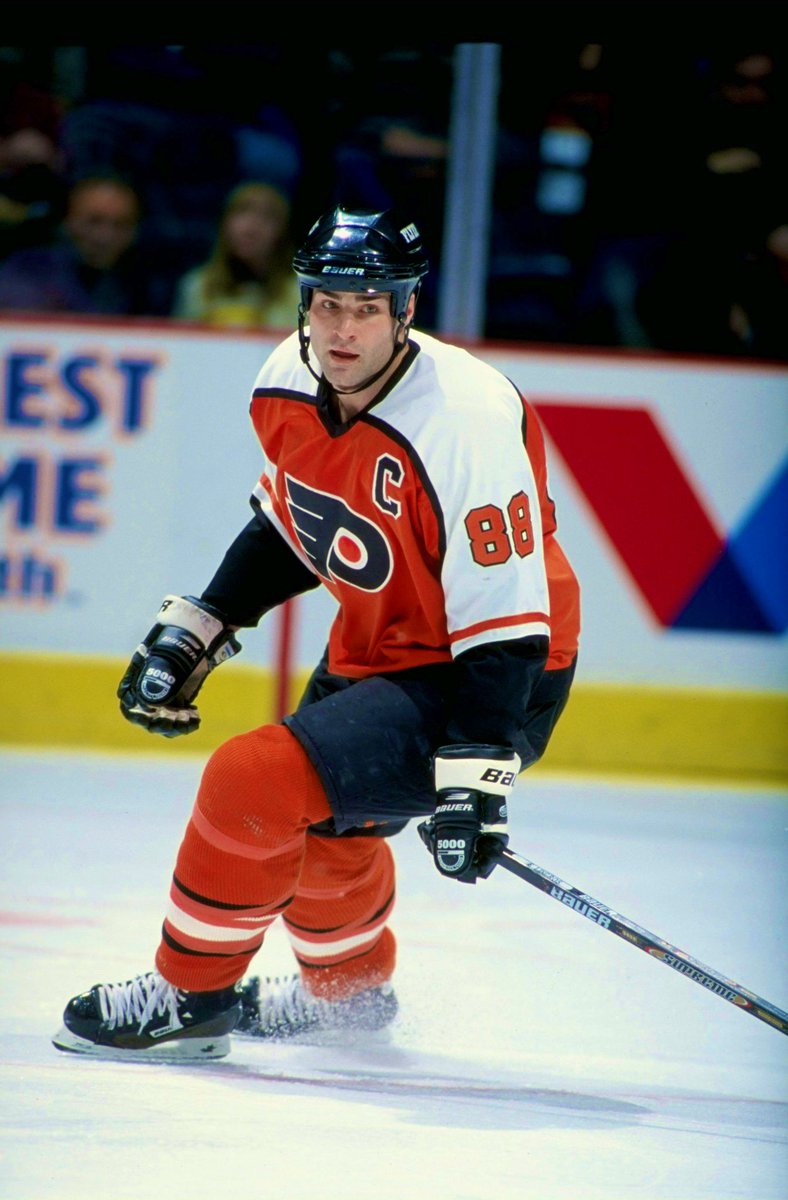 Sluricain72's tweet photo. #IceKings #BringItToBroad Eric Lindros 🇨🇦 https://t.co/WWMAqSulUT