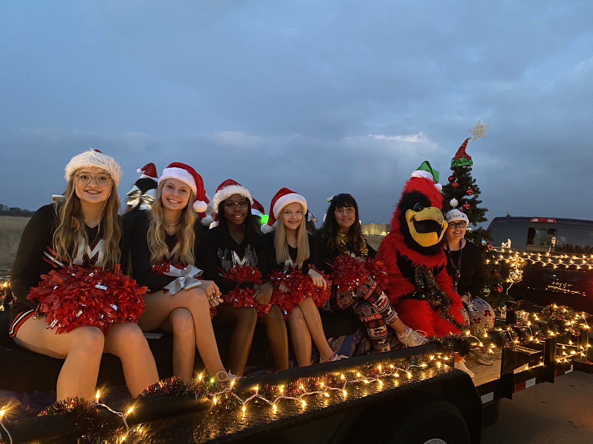 MMSCheer_Cards's tweet photo. Happy Holidays Cardinal Nation 🎄 #REDRES #happyholidays @MMSCardinals https://t.co/uk1dOaam40