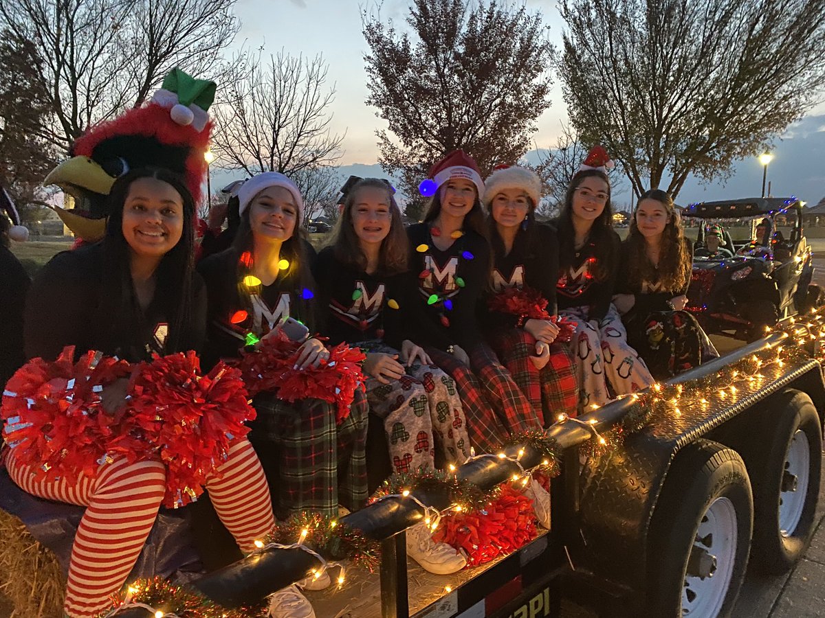 MMSCheer_Cards's tweet photo. Happy Holidays Cardinal Nation 🎄 #REDRES #happyholidays @MMSCardinals https://t.co/uk1dOaam40