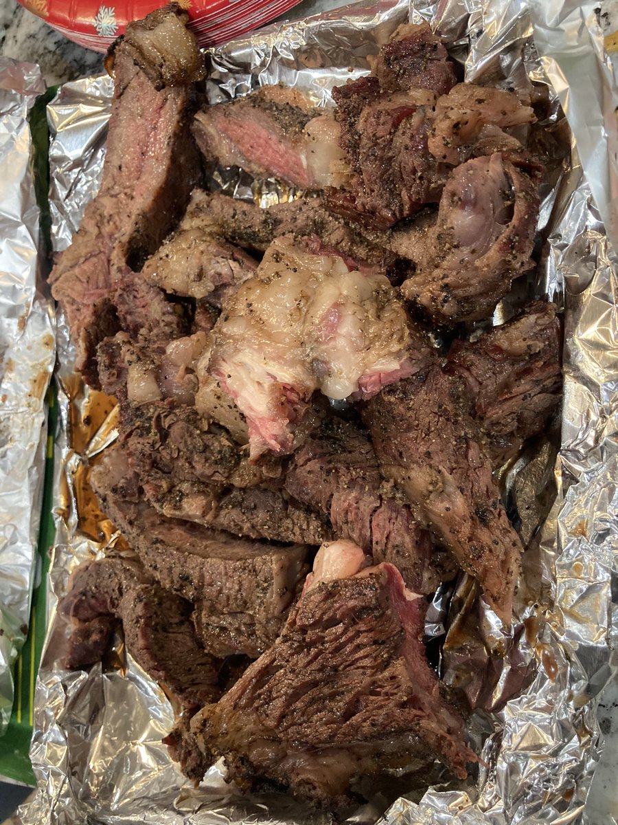 Lift_heavy01's tweet photo. You are what you eat so don’t be fast, cheap, or fake.  Eat right and get in that weight room and grind every day. Gainz season https://t.co/piaM3xMHQM