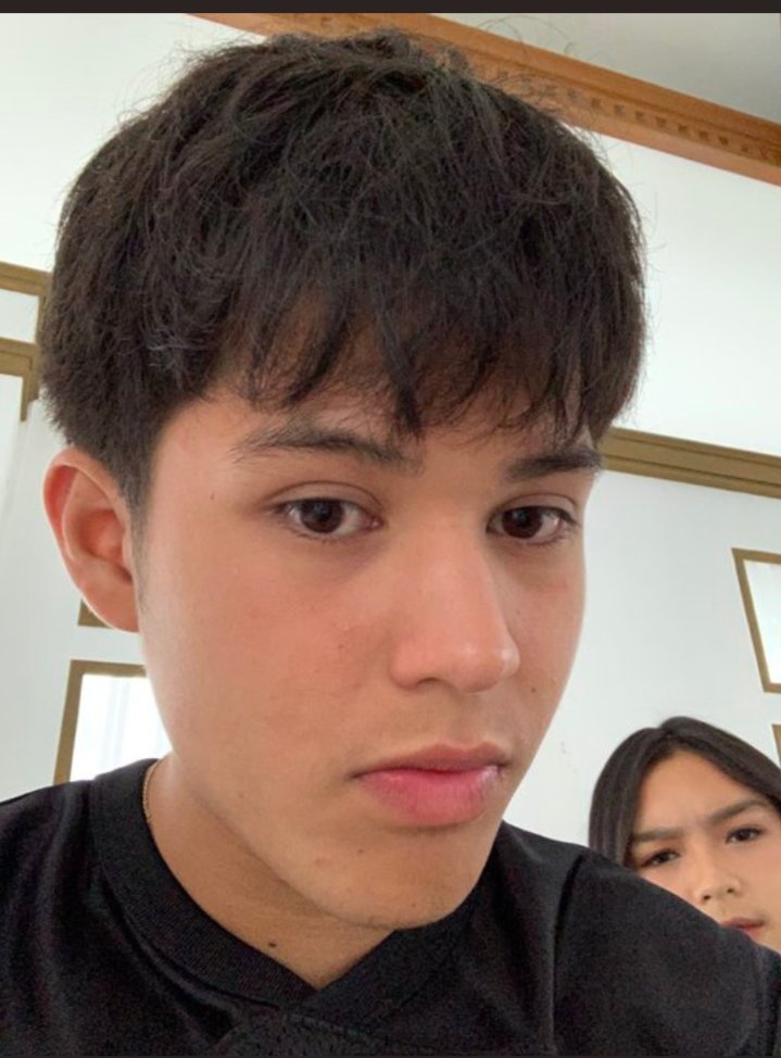 KCBUDDlESOFC's tweet photo. When chin greeted kyle on his eighteenth birthday with these pictures.

LinggongKYCINEsaya OnASAP 
#KyCine https://t.co/Cc3kBak2e8