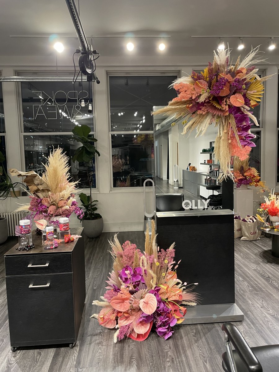 BFloralnyc's tweet image. A bold and bright product launch for Blended Strategy x @OLLYwellness  ✨ #bfloralnyc #brandedevents