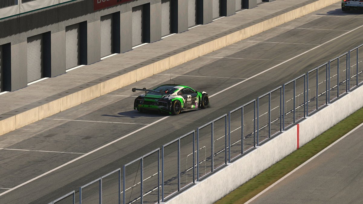 WHAT A UPSET <a href="/ManitiRacing/">Maniti Racing</a> in the pitbox due to a mechanical black flag! @RennsportOnline &amp; <a href="/5Motorsport/">mmadmax</a> &amp; <a href="/RSResport/">RSR Esport</a>  can still take the Championship with Maniti having the damage but they are also not out yet!

Check it out on <a href="/RaceSpotTV/">RaceSpot TV</a> 

youtube.com/watch?v=3jYDLu…