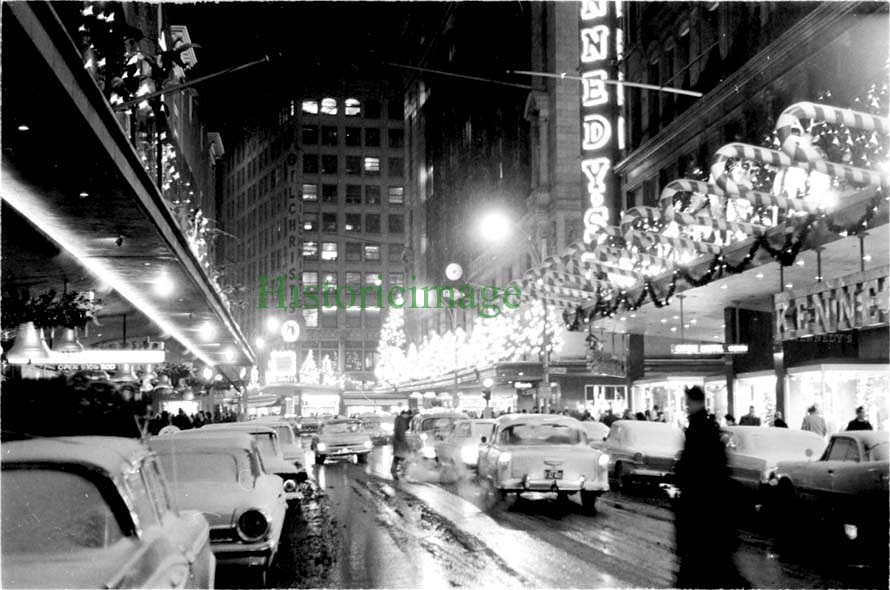 Historicimage's tweet photo. 1960's Downtown Crossing at night during the Christmas season #VintageChristmas #ChristmasinBoston https://t.co/3Ek06FAM6Z