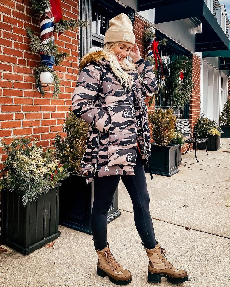 Keep warm as well as stylish.
Shop the style👉bit.ly/3GdQRgq

#orolay #orolayofficial #winter2021 #coldweather #winterjacket #winteriscoming #camouflage #camouflagecoat #camouflageprint