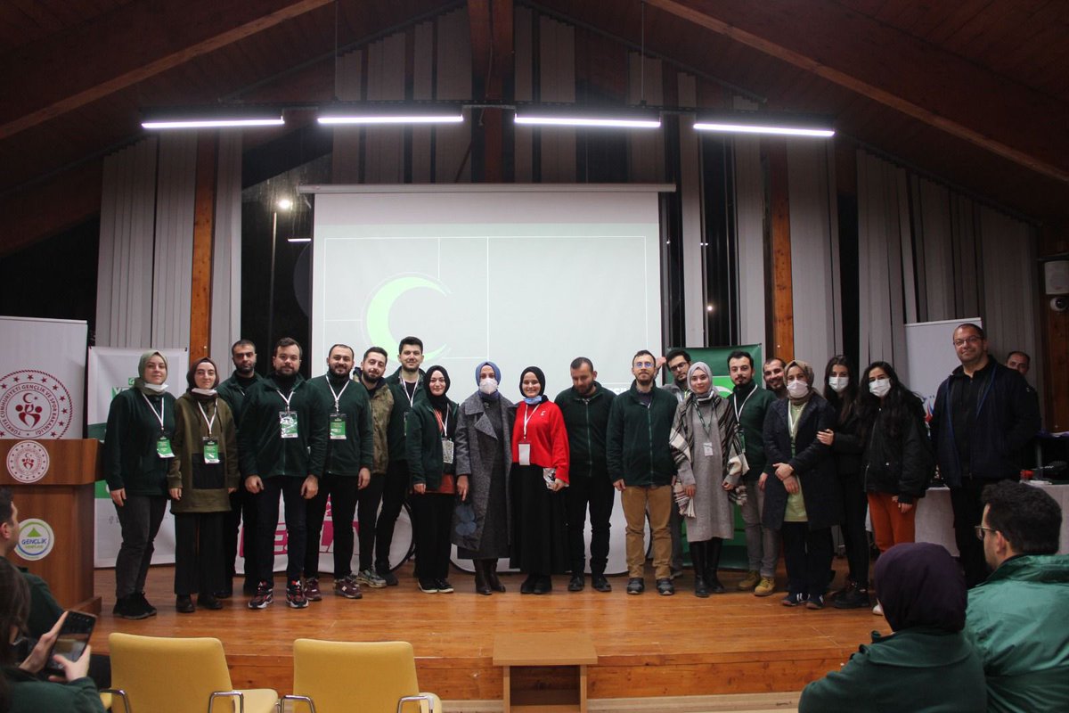 gencyesilayci's tweet photo. Kampımız Genç Yeşilay Başkanı Av. Dr. @SafaKocoglu’nun kapanış konuşmasının ardından sona erdi. 💚 https://t.co/lv1M9U98MP