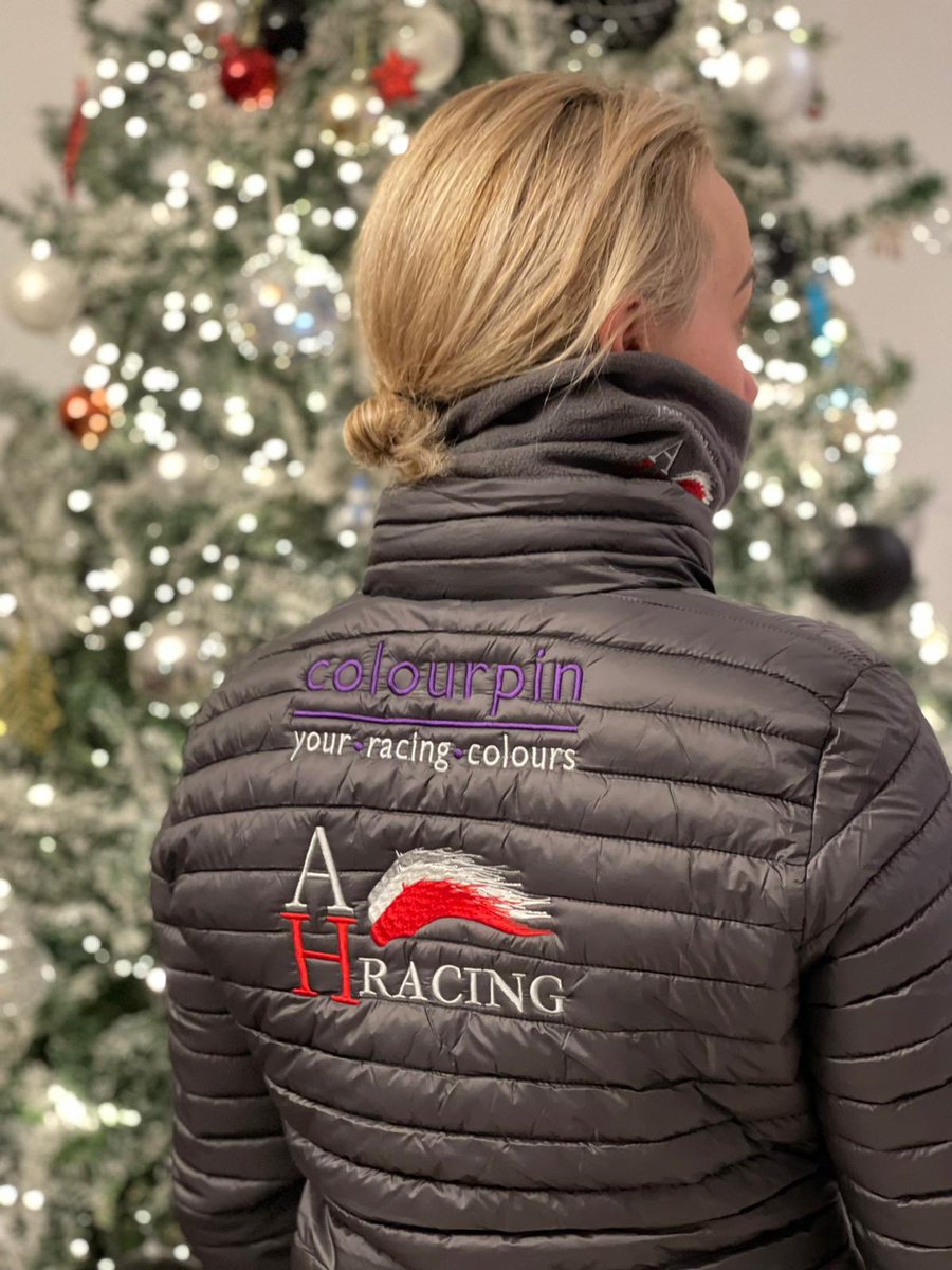 Colourpin1's tweet photo. We had a wonderful morning meeting all the horses and enjoying a glass of fizz with everyone. We are looking forward to meeting you all over the coming year and to many more wins for Alice🍾 https://t.co/aNwhLN5Jvq