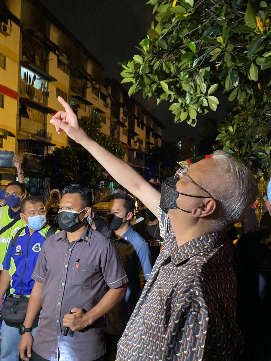 Saya amat bersimpati dengan nasib para penduduk Blok 31, Flat Sri Johor, Cheras. Saya akan pastikan bantuan dihulurkan dengan kadar segera dan kebajikan mereka yang terlibat dengan insiden ini, akan dijaga sebaiknya. Kita sama-sama berdoa agar semuanya dipermudahkan, insyaAllah.