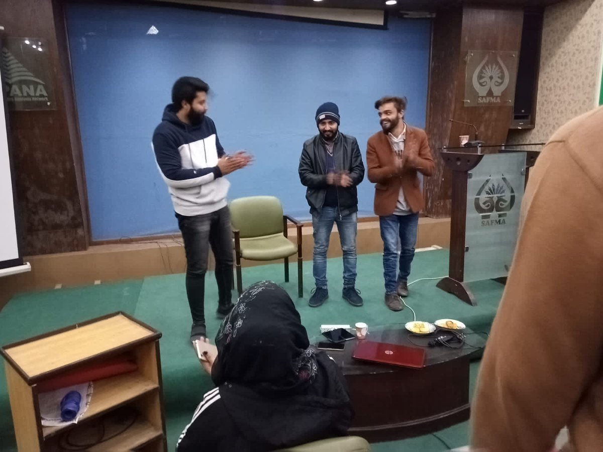 artistassembly1's tweet photo. Artist's Assembly Collaboration with Prestigious Guest Zakariya Hashmi Completed two Days Workshop.
#ProgressiveStudentsCollective 
#theartistsassembly https://t.co/SDyyWjE5XJ