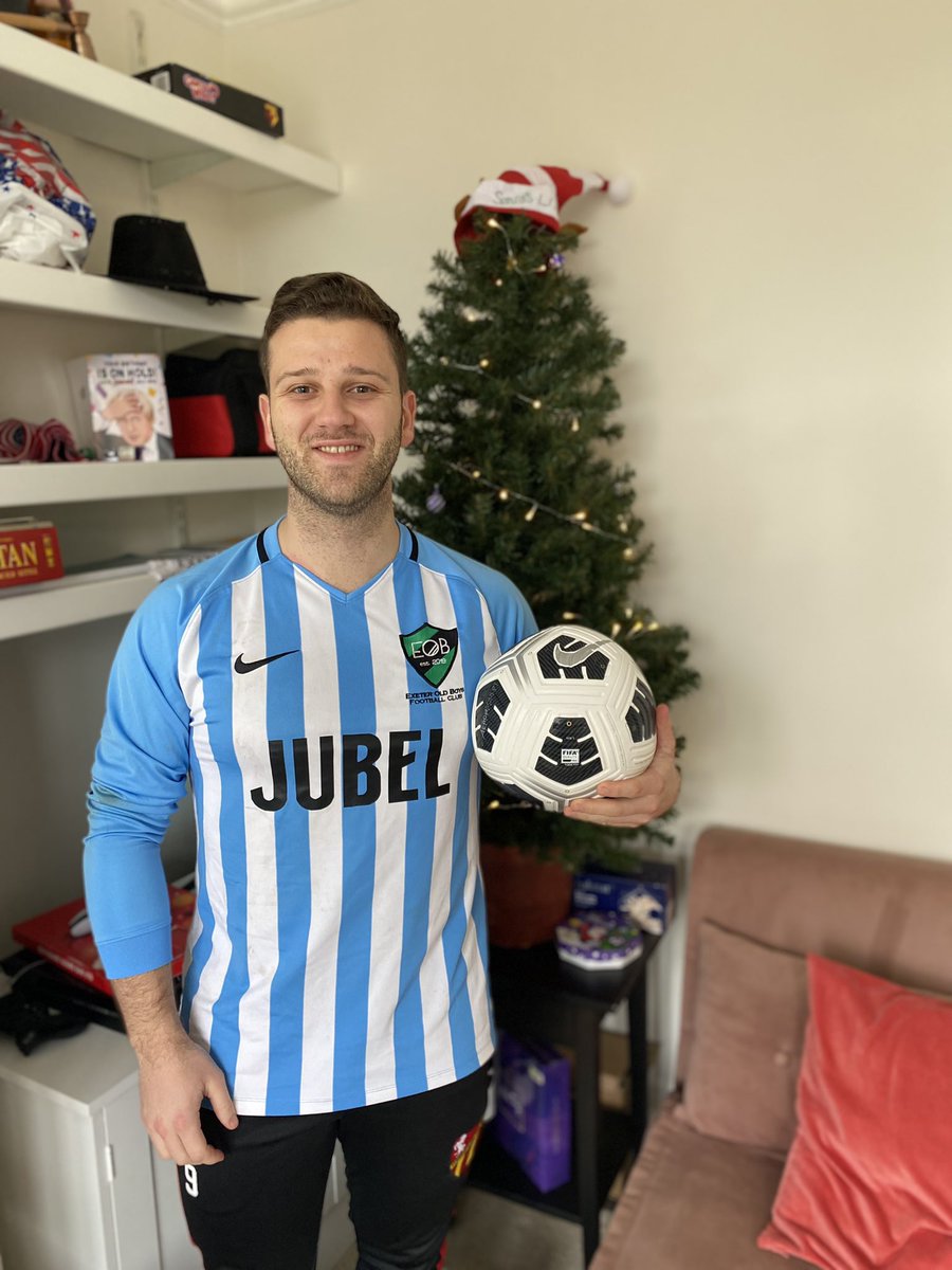 EOBFC 4 - 3 Yorxeter

A huge battle in the final game of 2021, to keep us top at Christmas

Goals:
Tom Church x2
<a href="/alexgraham95/">Alex Graham</a>
<a href="/cwoodford18/">Charlie Woodford</a>

Jubel MOTM: <a href="/alexgraham95/">Alex Graham</a>
With a goal and two assists AG was relentless, popping up all over the pitch. His skill and speed causing havoc.
