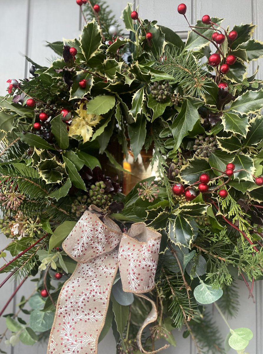 Its Christmas Eve!

While you're madly organising last minute bits and bobs, take a moment to enjoy the festive flora (such as this lovely wreath)
