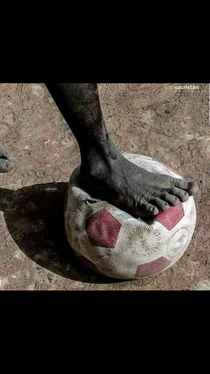 There’s a day Raila as PM was asked by a journalist why he is always at odds with the president and has he no respect for the constitution. He angrily responded, constitution my foot! 
The foot 👇🏽