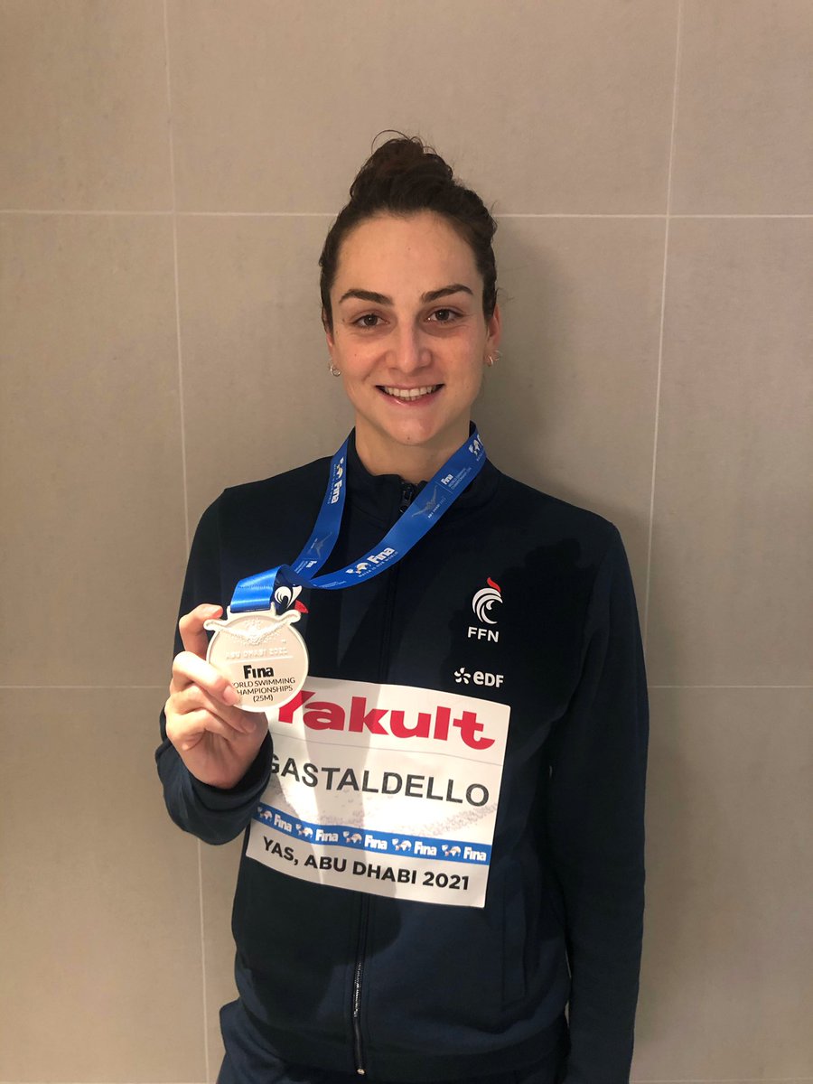 FFNatation's tweet photo. #EnDirect #Natation #AbuDhabi2022
La belle médaille de Beryl GASTALDELLO, vice-championne du monde du 100m 4 nages 🥈👏🏼👏🏼
#TeamFrance #TeamFFN https://t.co/OshlX2XkvL