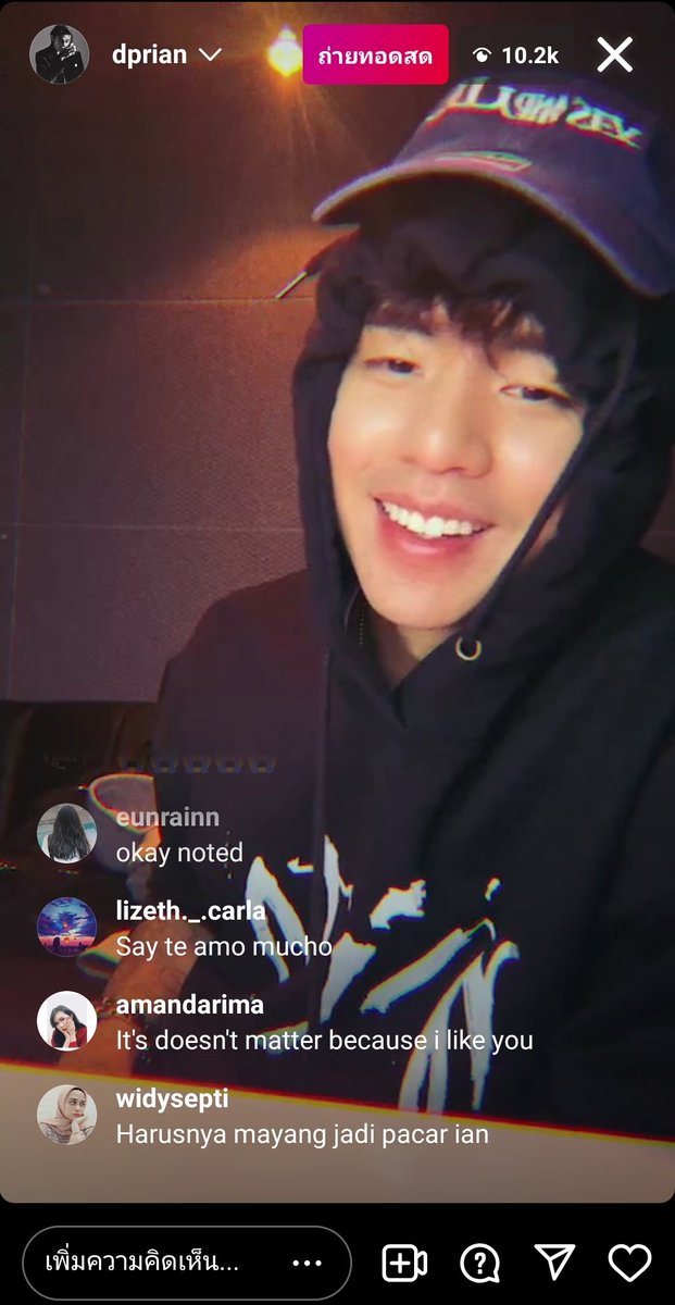 nattaripa_mint's tweet photo. วันนี้พี่จ๋ามาไลฟ์ มีการบอกรักประเทศไทยด้วยยย ใจฟูมาก🥺 แล้ววันนี้ก็คือสดใสสุดๆ เป็นน่ารักมากกก ทั้งไลฟ์เลย ชอบตอนหมุนเก้าอี้มาก โคตรน่ารัก 😆💖✨
#CHRISTIANYU #DPRIAN #YUBAROME https://t.co/serWvwmdaN