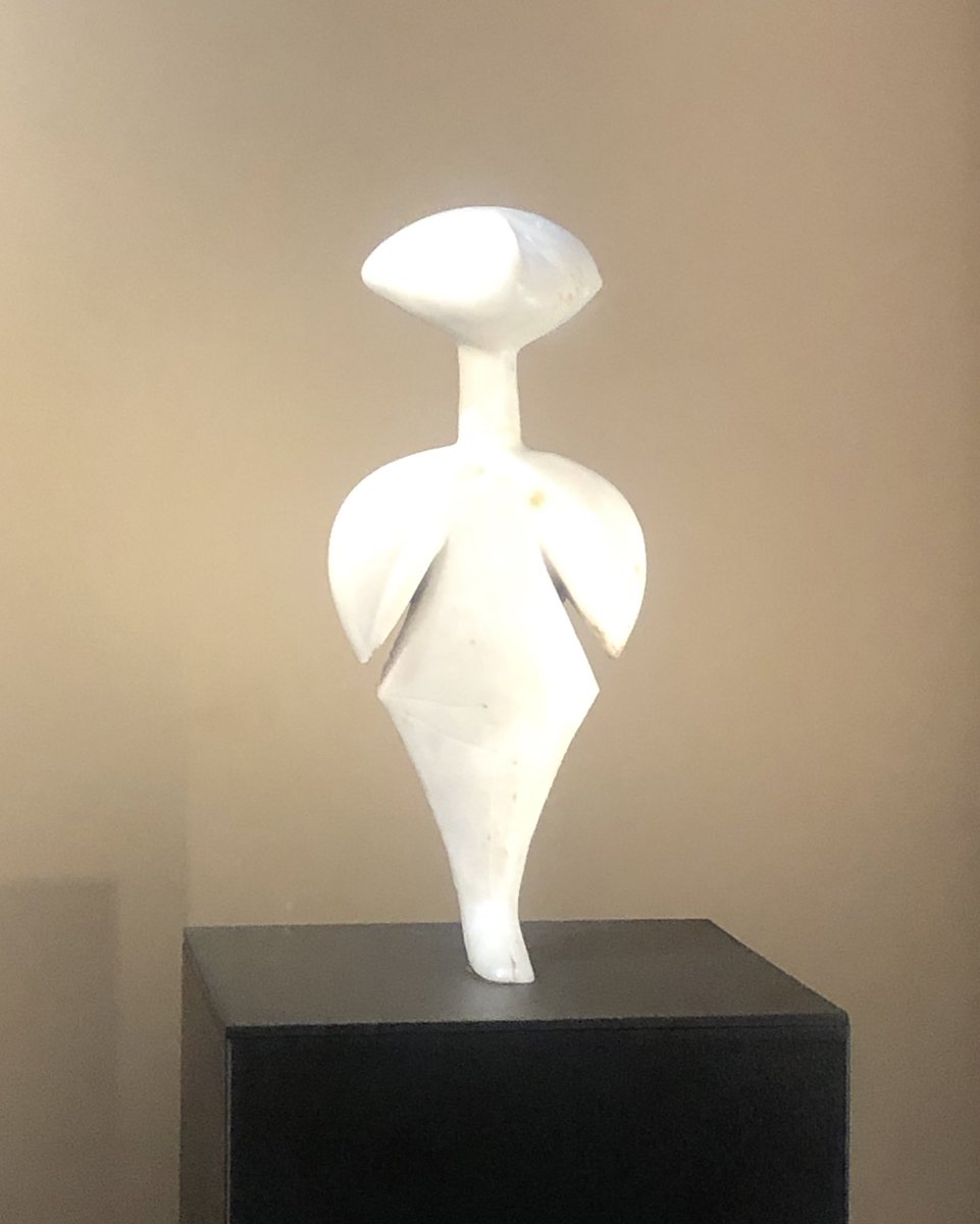 CulturebyDay1's tweet photo. Ça ressemble à une sculpture Contemporanea, non ? Il s’agit de Contemplatrice d’étoiles.
Asie mineure occidentale
Période chalcolithique.
Vers 3300-2500 av J-C
Marbre Pigment.
#AlThanicollection @hoteldelamarine #art #Paris https://t.co/OhQaU33NWo