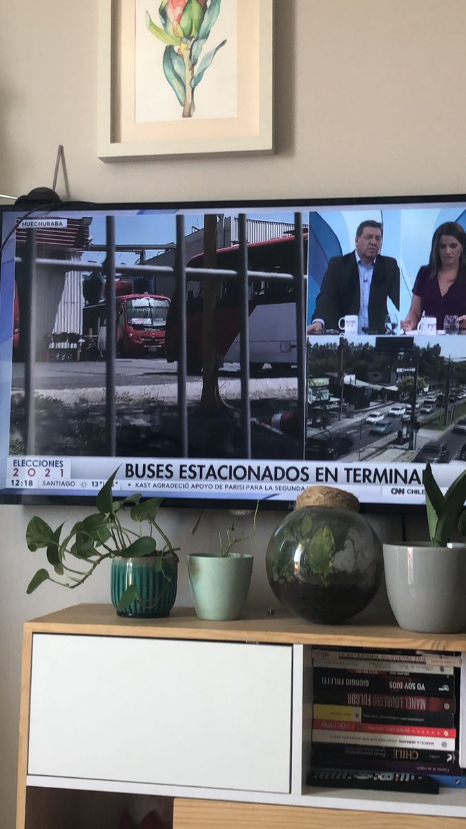 coteagui's tweet photo. QUE PASA CON LA LOCOMOCIÓN??
DESPUÉS LA GENTE NO ALCANZA A VOTAR 
#sueltenlasmicros 
@Transantiago 
@TTISantiago https://t.co/OMI5QoSVPc