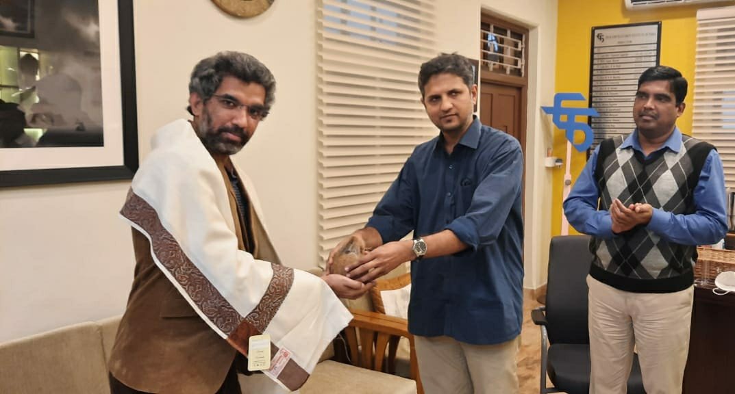 FTIIOfficial's tweet photo. Farewell function of Shri Partha Sarathi Sanyal

Assistant Professor Sound Engineering 
Joining Date: 01.05.2018
Relieving Date: 17.12.2021
Total Service: 3 years, 7 months, 16 days

#FarewellFunction #FTII https://t.co/0CvK0dnGTR