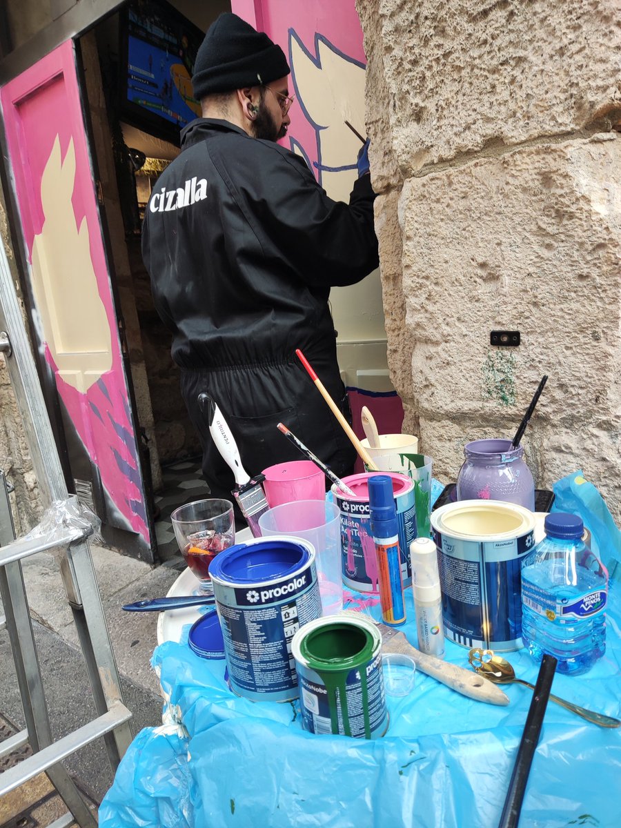 Businirmaslejos's tweet photo. ARTE URBANO
Estos son algunos de los murales que han participado en el concurso  #GranoAGranoTribu organizado por @tribufestival desarrollado en diez locales de hostelería del centro histórico de #Burgos
#StreetArt https://t.co/H8pv3dnZIz