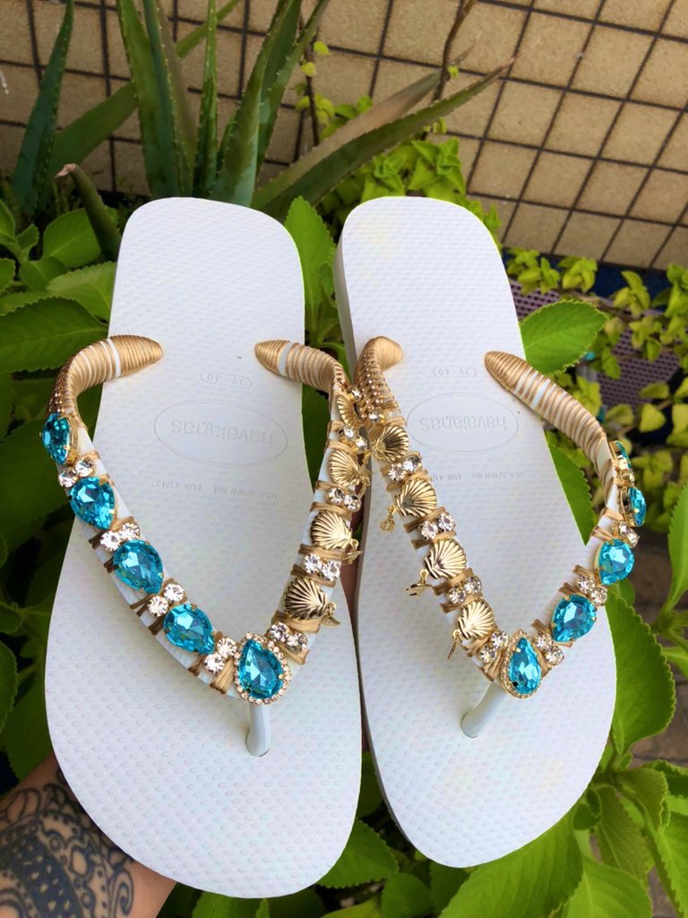 af260420000's tweet photo. Boa tarde meninas,passando pra avisar que AMANHÃ tem modelos novos,lembrando que eu não pedi peça repetida,somente 1 de cada!! Então se você tem interesse,fiquem ligadinhas no Instagram @chinelos_decorados22 e fiquem por dentro das novidades✨💗 Rt Rt Rt ( Dri chinelos decorados) https://t.co/kiKey2mAq2
