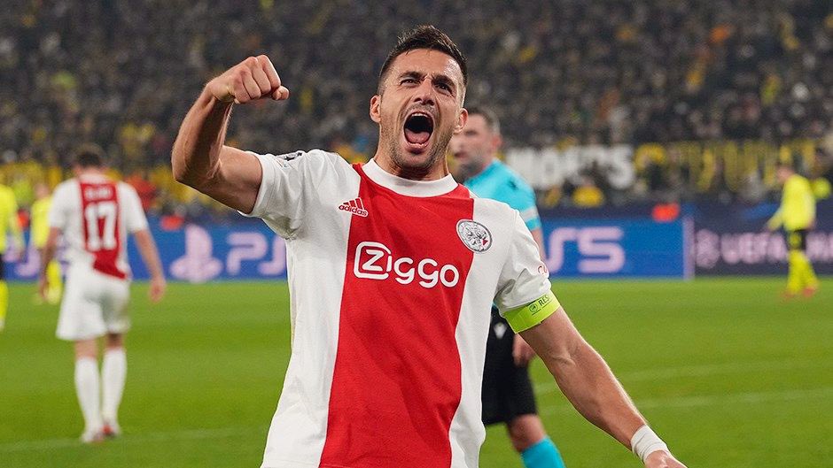 LimbzHQ's tweet photo. Dušan Tadić broke the World Record for the most Assists in a single Calendar year (37) beating Messi's 36 from 2011. 

Why is nobody talking about this… https://t.co/pu6oiOhpiy