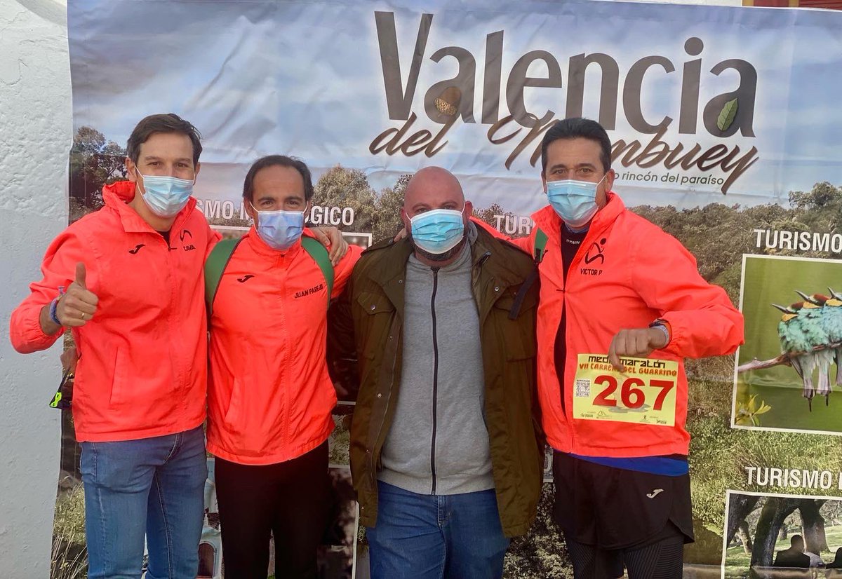 JuanParejoFdez's tweet photo. Hoy participamos en la carrera #ElGuarrino #23km por la dehesa boyal de #ValenciaDelMombuey 🟢⚪️⚫️🐖 Gran iniciativa deportiva para poner en valor nuestro espectacular entorno👌#ExtremaduraEsCampo #turismo #MedioAmbiente @acavacasillas @vicpiriz1975 @Gpecellin #ASFAS🇪🇸🏃‍♂️ https://t.co/QLqXn7EKge