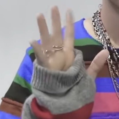 xiaojun's tiny paw 🥺 so cute