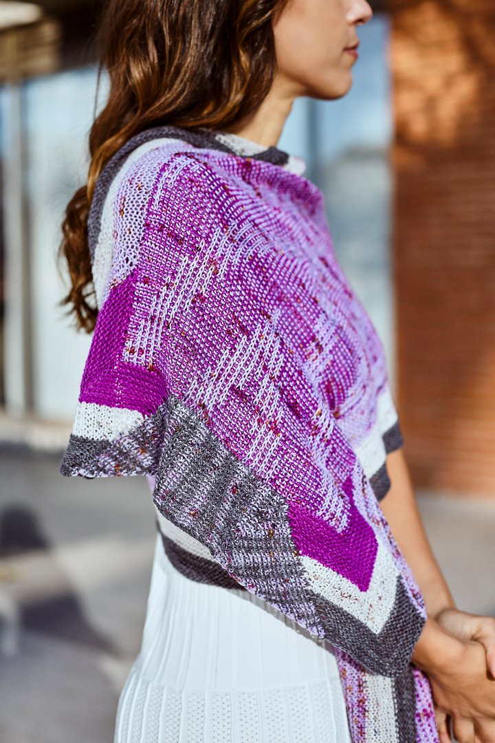 pompommag's tweet photo. Happy Shawl Sunday, Pom Pals! This week we’ve been enraptured (or should that be en-wrap-tured!) with Joji Locatelli’s Lady Bird design from Interpretations Volume 8!
#PomPomPress #KnittingTwitter #JojiLocatelli https://t.co/4erfAM5uzV