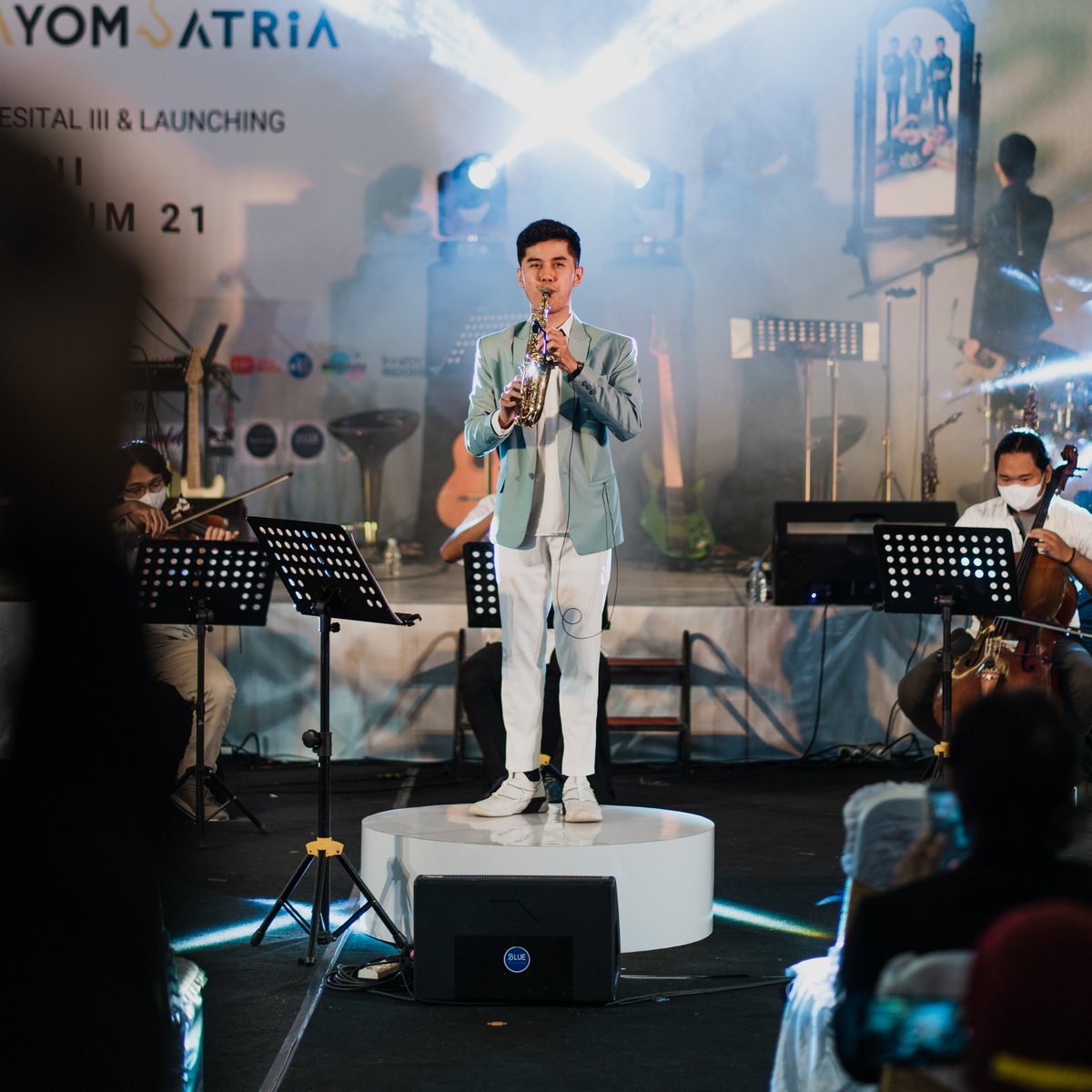 howdyindonesia's tweet photo. #HowdyMix: Bagi saksofonis Ayom Satria, menjadi musisi instrumental bukan perkara mudah. Namun, ia tetap melihat peluang besar usai merilis debut EP '21'. Kami berbincang dengannya di artikel terbaru kami di minggu ini. Selengkapnya: https://t.co/tE1XKvMkpl https://t.co/rBPKURYDDy