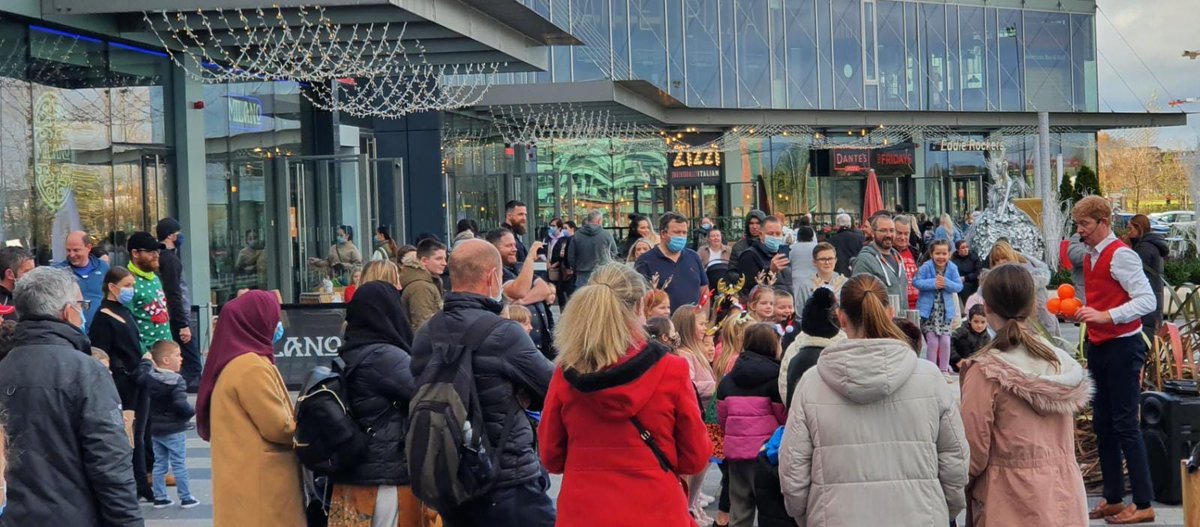 Juggling shows at Westend entrance of Liffey Valley today at 1pm, 2pm and 3pm. <a href="/atLiffeyValley/">Liffey Valley</a>