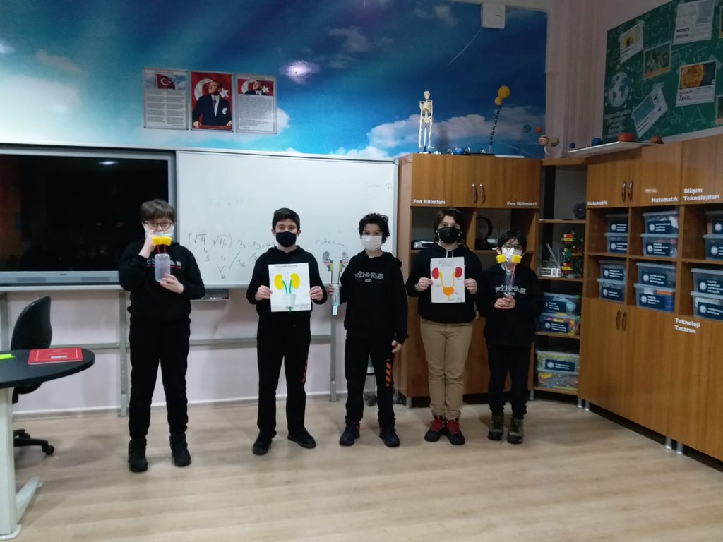 pinhasokulu's tweet photo. 6-E sınıfı öğrencileri, hazırlamış oldukları Boşaltım Sistemi modellerini #Fetemm sınıfında sundu. Öğretmenimizi ve öğrencilerimizi kutluyoruz.
#pinhas 💫 #fen 

@ersanulusan @CorluMem @tekirdagmem @ArslanerIrfan @hete61 https://t.co/KuwWx8ByFN
