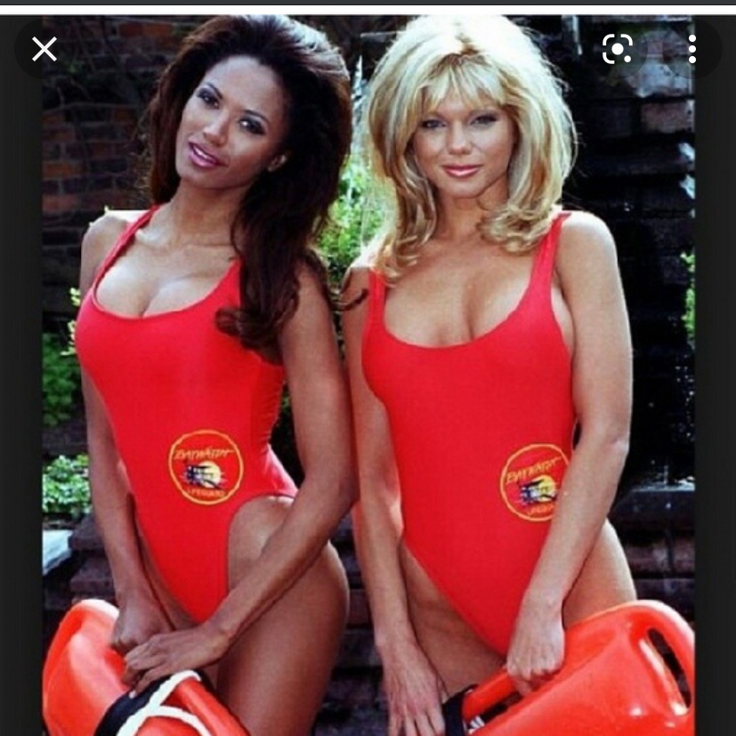 baywatchforever's tweet photo. Donna and Jordan ♥️♥️ 🏖  👧🏾👧🏼 https://t.co/RUICC08m3s