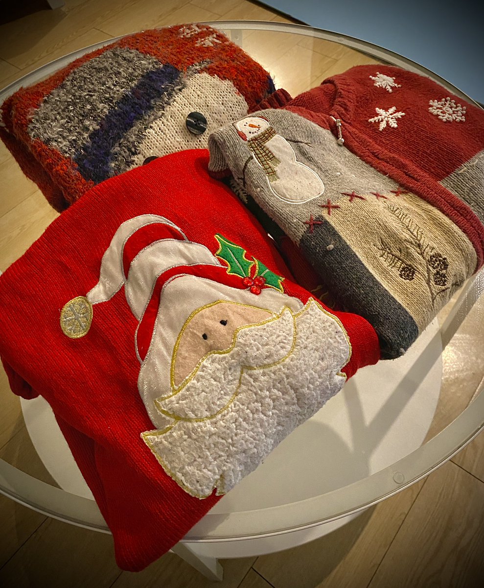 이번 굿이브닝콘서트에서 여러분들에게 나누어드릴 선물 1탄 *.* 크리스마스 스웨터를 샀어요!
두 분 정도, 공연 중에 뽑아서 드릴까해요 :)
이번 공연 역시 선물들을 준비 중인데,
하나하나 공개하겠습니다~

booking.naver.com/booking/5/bize…

#루빈 #굿이브닝콘서트 #ruvin #GoodEVEningConcert