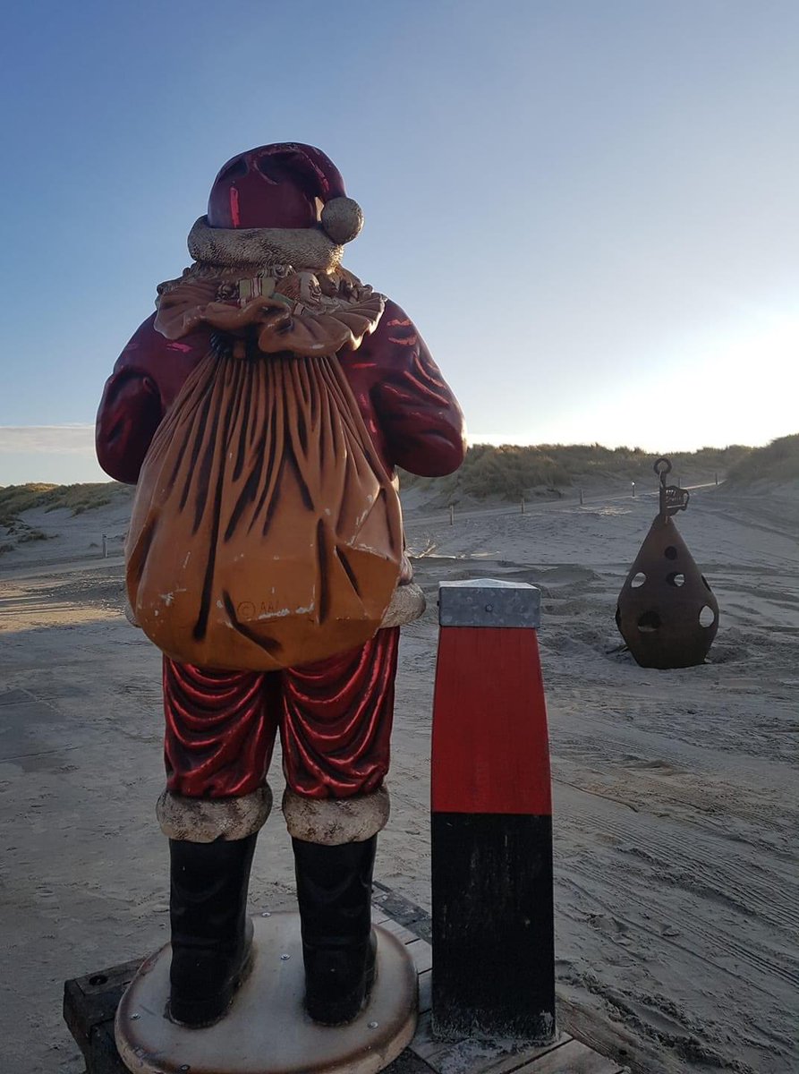 We waren al helemaal in kerstsfeer. Helaas loopt alles weer anders.  Maar… het strand blijft mooi om te bezoeken dus we ontvangen jullie in de kerstvakantie (van 26 december t/m 9 januari) graag voor afhaal. 
We zijn er van 11:00 tot 17:00 met uitzondering van 1e kerstdag 🎄