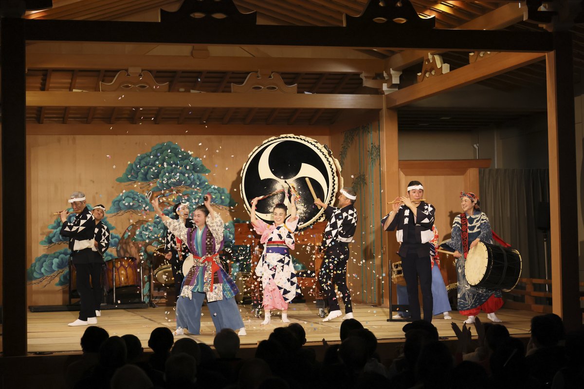 KodoHeartbeatEn's tweet photo. 📸Snippets from our last concert of the year, "Toki no Yui Ne"🥰
It was a great honor and a huge learning experience to create a stage with the pioneers that built the Kodo foundation.
🥂To our next 40 years, and beyond. ☀️TO
#kodo40th #taiko #kodo https://t.co/IacRz3snf3