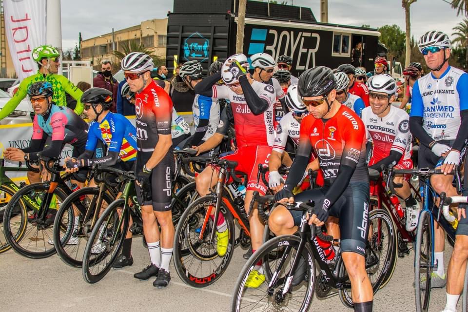 Vuelve el Pavo 🦃 🚴🏼‍♂️💨 a Elche. Gracias <a href="/uc_ilicitana/">UCIlicitana</a> <a href="/boyertriathlon/">Boyer Triathlon</a> Nos encantan estas divertidas carreras. Fuga y 6º en meta al sprint 🤷🏻‍♂️