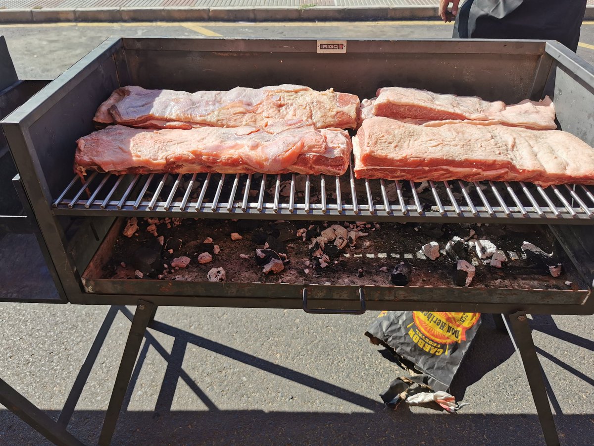 bomberos132tv's tweet photo. El asado está ya en la parrilla hoy no cocinen vengan a colaborar con los Bomberos en nuestra gran #Bombechef ♥️🇵🇾‼️ https://t.co/HQbigNcloQ