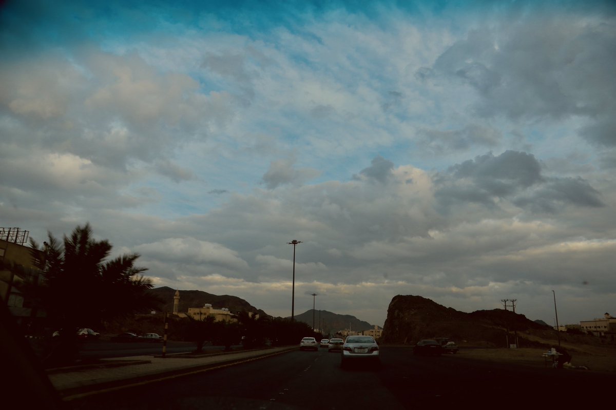 sami05445's tweet photo. #سحابنا #اجمل #المدينة_المنورة 

ورونا سحبكم ☁️🤍👏🏻 https://t.co/H8lPBc0Cwg
